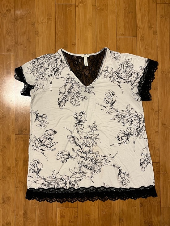 Soma Other - Soma cool nights White V-Neck Tee with Black Floral Print & Black Lace large